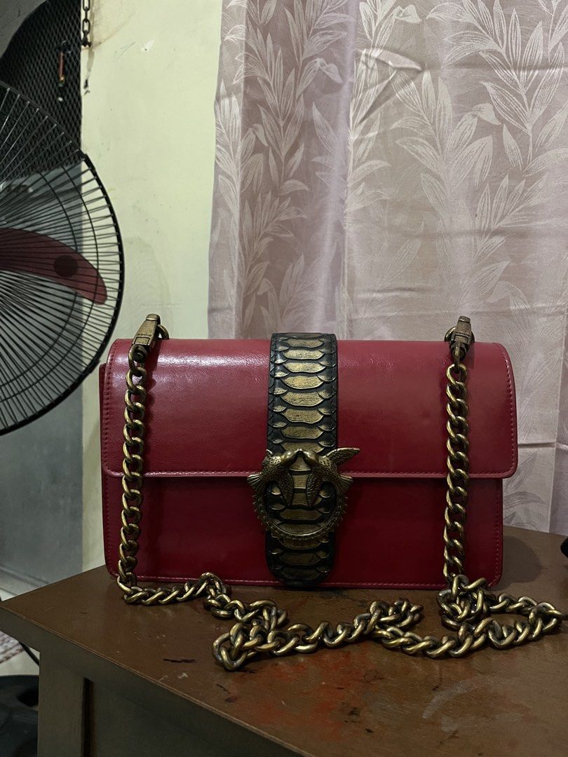 Pinko Love Bag (Category: Luxury Bags & Wallets) located in Las Pinas. Submitted by preloved_koto (Listing ID 1423557512, Image 1). Description: - Pinko Love Bag - Chain strap - Unique snake clasp design - Rectangular shape - Flap closure - Gold-colored chain - Made of leather.