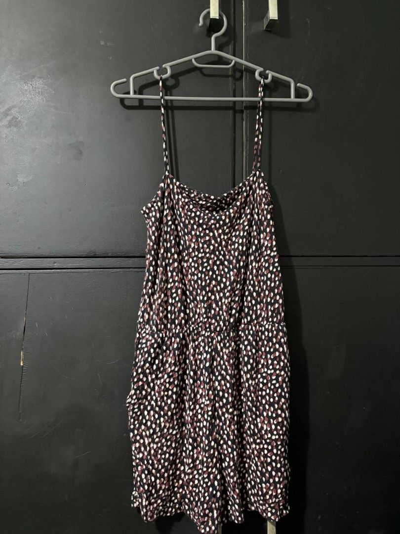 Pre-loved H&M Romper Shorts Size S (Category: Dresses) located in Manila. Submitted by Rhidell (Listing ID 1423552975, Image 1). Description: Pre-loved H&M Basics romper shorts features a unique print. It has thin straps and a relaxed fit. The dress is size S but fits up to medium. It is suitable for casual wear perfect for summer. This is made of a lightweight fabric and it has a comfortable design..