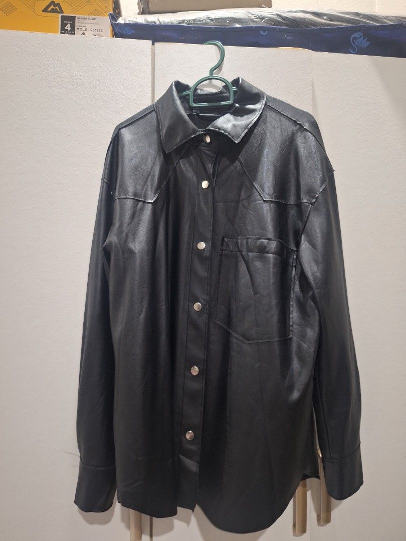 PULL & BEAR LEATHER JACKET (Category: Coats, Jackets and Outerwear) located in Besut. Submitted by atikahzulaikha11 (Listing ID 1423552161, Image 2). Description: -on tag size s -but pit and labuh dia besar and i think bole fit to L - anymore details can do pm me -SRS BUYER ONLYY.