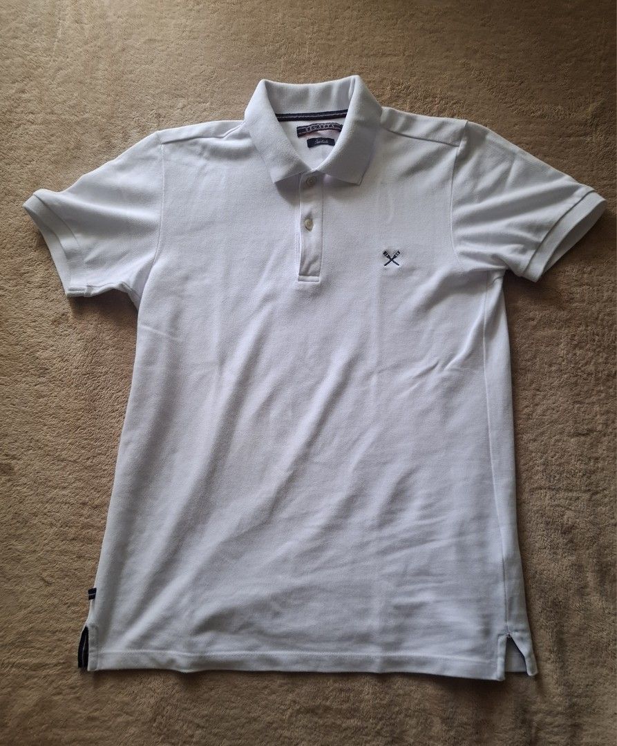 Regatta Pique Polo Shirt (White) (Category: Tshirts & Polo Shirts ) located in Quezon City. Submitted by therisingtide (Listing ID 1423453853, Image 1). Description: Regatta Pique Polo Shirt 🔥🔥🔥 ✅️ Color: White ✅️ Condition: Excellent(9.5/10) ✅️ Size: Small ✅️ Price: Php 380 ✅️ Dimensions: Length -26 Width - 18 🔺️Modes of Delivery : J&T/Grab/Lalamove (SF c/o buyer) 🔺️Payment: via Gcash/BPI QR 📌 Kindly Read Before Purchasing Please note that