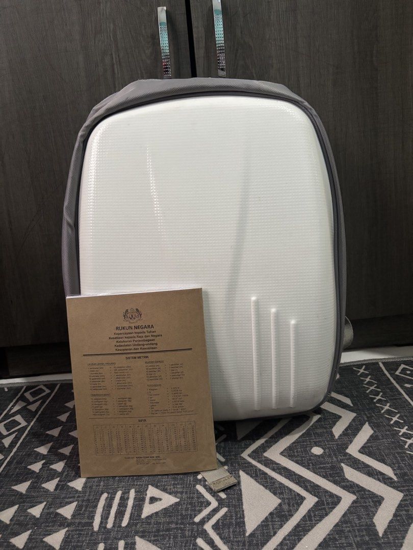 Simple Dimple Backpack (Category: Backpacks) located in Gombak. Submitted by cikfarah9090 (Listing ID 1423496325, Image 2). Description: Baby diaper bag (hard sheild) brand Simple Dimple beg boleh letak banyak barang. senang untuk bawa travel.. condition seperti dalam gambar ye.. nak letgo rm80 cod area Greenwood, gombak.