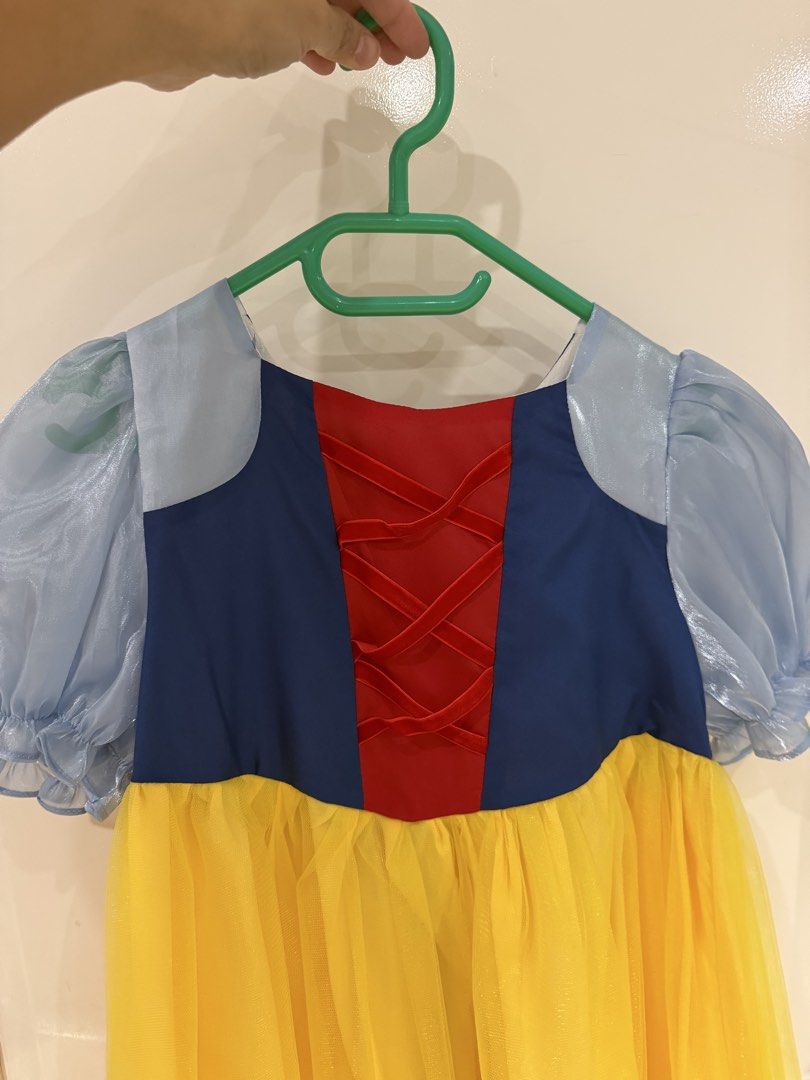 Snow White Costume Dress (Category: Dresses) located in Carmona. Submitted by chaitheexplorer (Listing ID 1423555808, Image 2). Description: .