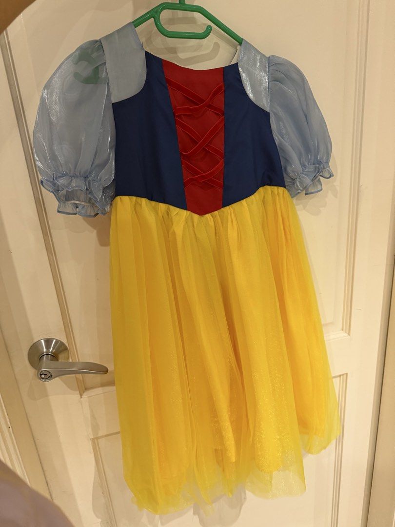 Snow White Costume Dress (Category: Dresses) located in Carmona. Submitted by chaitheexplorer (Listing ID 1423555808, Image 1). Description: .