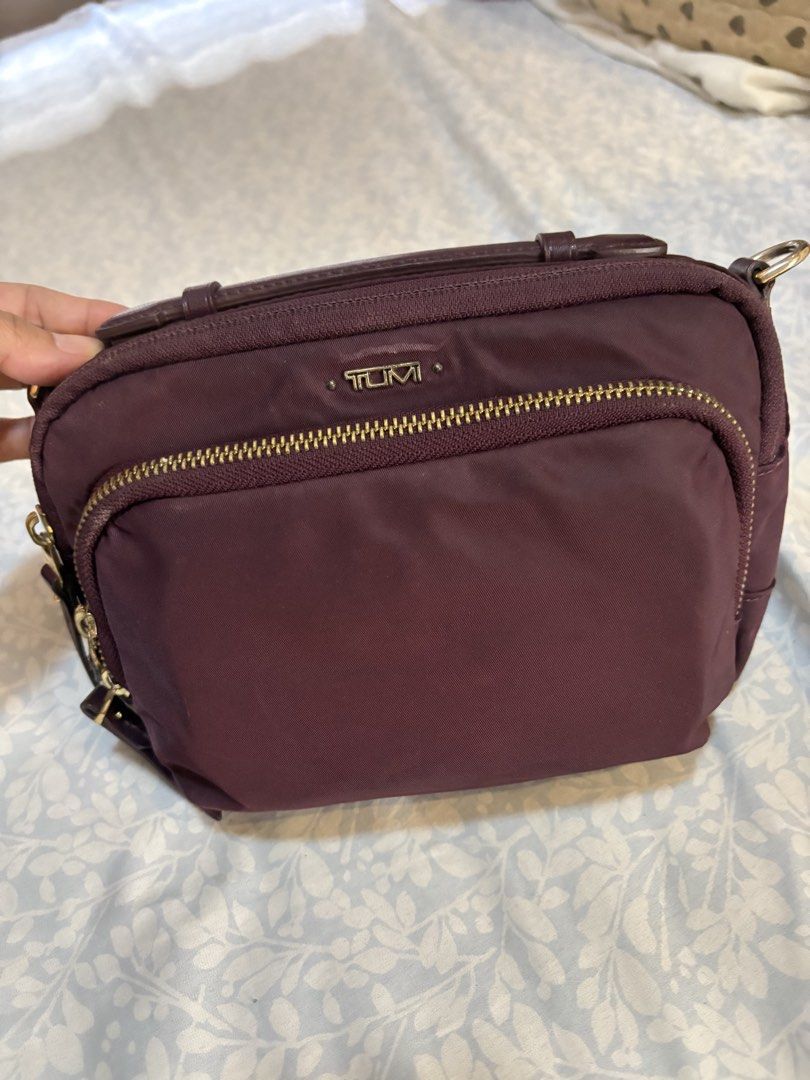 Authentic Tumi Crossbody Bag (Category: Cross-body Bags) located in Malolos. Submitted by 3Coolitz (Listing ID 1423568477, Image 2). Description: Signs of usage One of my faves, lightweight and easy to carry and spacious. Has adjustable and removable strap. Hardware has some tarnishing hence the price. Please manage your expectations. .