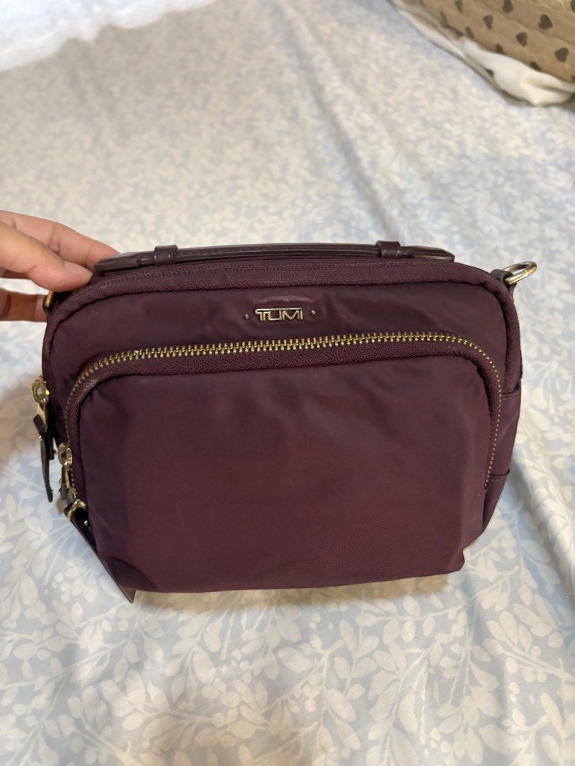 Authentic Tumi Crossbody Bag (Category: Cross-body Bags) located in Malolos. Submitted by 3Coolitz (Listing ID 1423568477, Image 1). Description: Signs of usage One of my faves, lightweight and easy to carry and spacious. Has adjustable and removable strap. Hardware has some tarnishing hence the price. Please manage your expectations. .