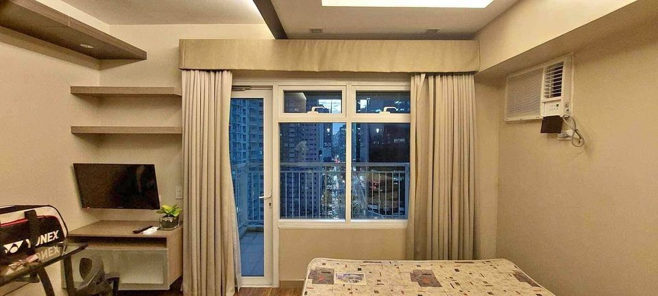 Two Serendra | Studio Condo Unit For Rent - #9701 (Category: Apartments & Condos) located in Makati City. Submitted by everbrightph_09171681688 (Listing ID 1423520465, Image 1). Description: ERE Code: 9701 Unit Details: Studio 1TB FA: 42 sqm Fully Furnished Property Features: With Balcony Asking Price: Php 45,000.00 For best assistance and viewing schedule, call your professional real estate pals today! For Inquires: 0917 168 1688 For Enlistment: