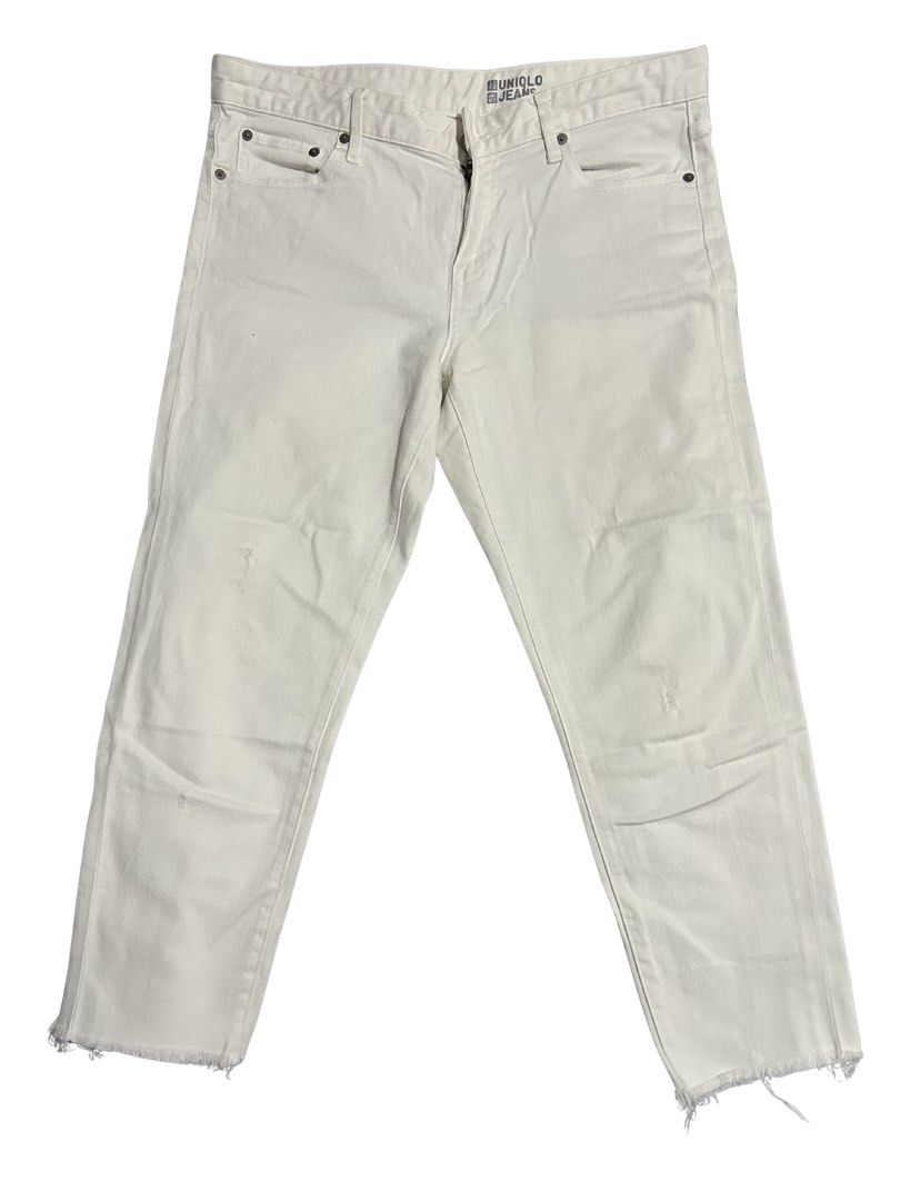 Uniqlo Distressed Jeans White (Category: Jeans) located in Cavite. Submitted by beeminees (Listing ID 1423438657, Image 1). Description: Uniqlo Distressed Jeans White - waist 17 inches across - crotch 12.5 inches - length 33 inches - leg hole 6.5 inches.