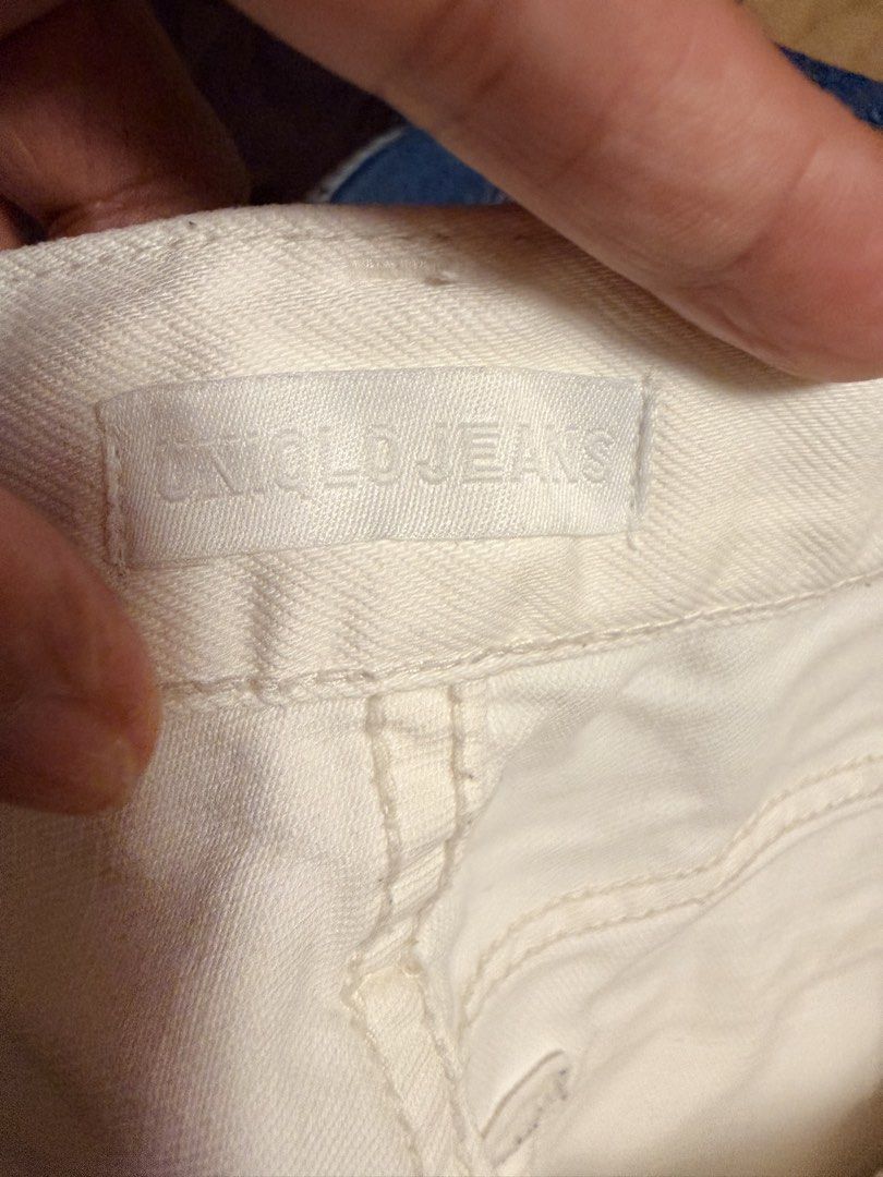 Uniqlo White Denim Shorts (Category: Shorts) located in San Fernando. Submitted by ms.mlscloset (Listing ID 1423455072, Image 3). Description: •Purchased in Uniqlo Store SM City Pampanga •Worn trice •No damage or discoloration •Size: Medium (27) •Color: White.