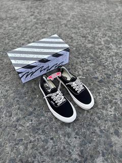 (Category: ) located in . Submitted by paalooksneakerhub (Listing ID 1423521730, Image 1). Description: .