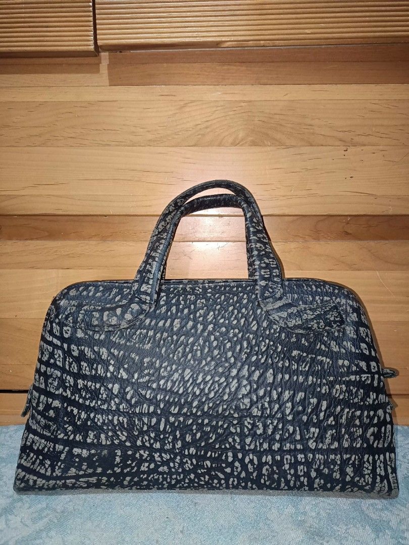 Vintage Antelope Leather Handbag (Category: Luxury Bags & Wallets) located in Baguio. Submitted by roselleshiddentreasures13384 (Listing ID 1423458854, Image 1). Description: -Antelope Leather Material - Stylish handbag - Unique textured pattern - Top handle - Zippered closure - Durable material - Structured shape - Dark color with lighter pattern - Gold-colored zipper.