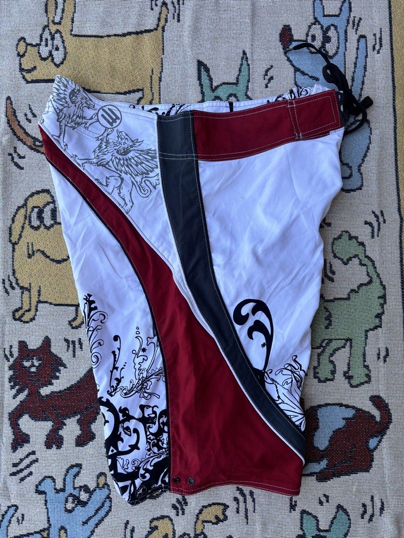 Vintage brody Boardshort (Category: Swim Trunks & Board Shorts) located in Urdaneta. Submitted by dreydilan (Listing ID 1423479324, Image 3). Description: 34x23x12 Minir stains.