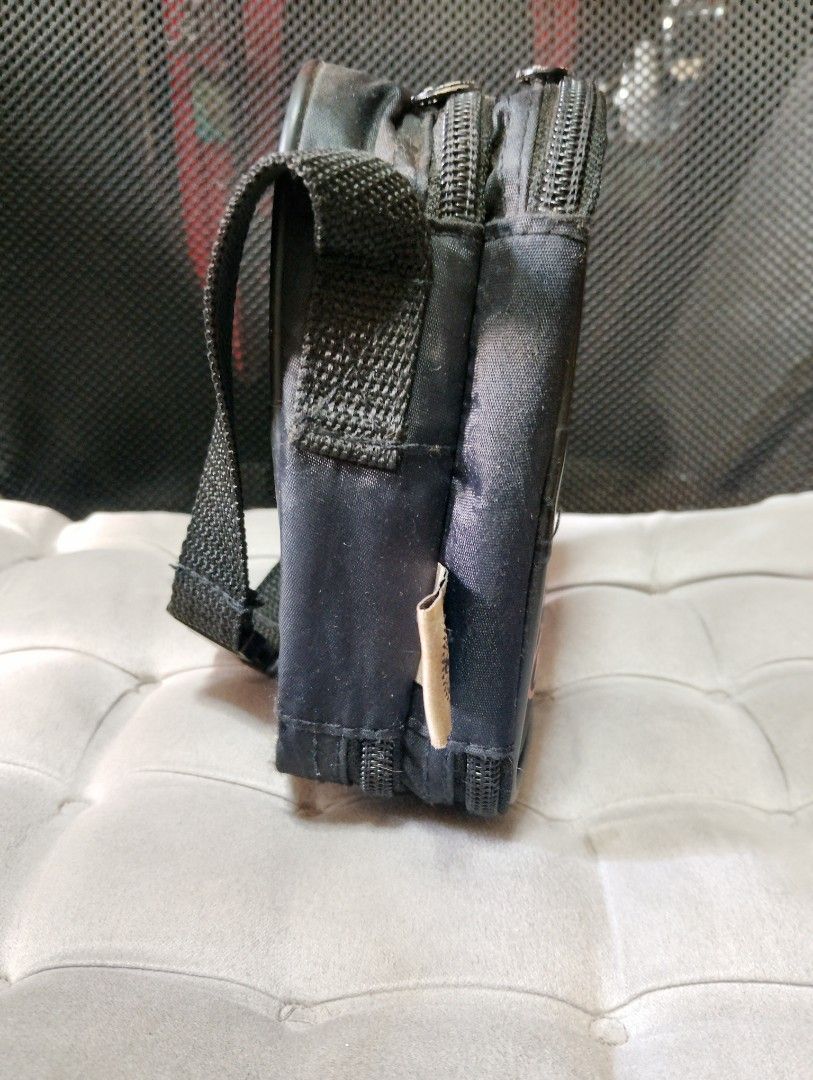 vintage gameboy coverbag (Category: Cases & Covers) located in Manila. Submitted by boyhet.thrift15 (Listing ID 1423502129, Image 3). Description: vintage nintendo gameboy (color/advance) cover bag selling 1k.