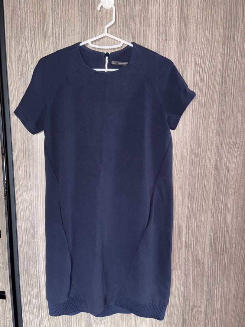 Zara | Navy Blue Dress (Category: Dresses) located in Iloilo. Submitted by mn.067 (Listing ID 1423557819, Image 1). Description: Barely used, no flaws.