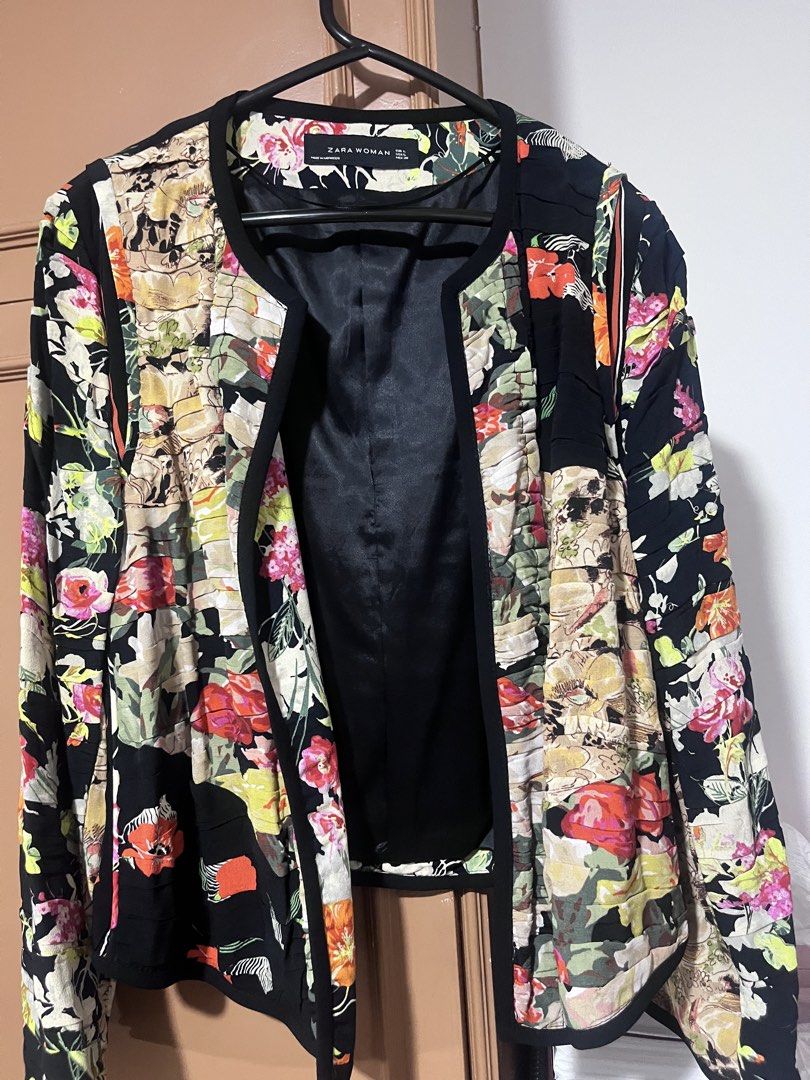 Zara Women Blazer (Category: Coats, Jackets and Outerwear) located in Batangas. Submitted by abv13 (Listing ID 1423508178, Image 3). Description: .