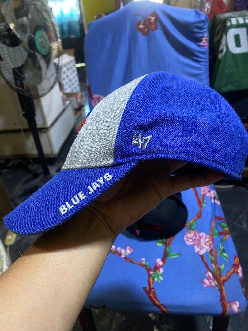 47 Brand Toronto Blue Jays Cap (Category: Caps & Hats) located in Taytay. Submitted by lisacali00 (Listing ID 1423638206, Image 2). Description: - Toronto Blue Jays cap - Features team logo on front - Blue brim, gray crown - "BLUE JAYS" printed on the side - OSFA (One Size Fits All) - Made in China - Material: 85% cotton, 15% acrylic, 15% laine.