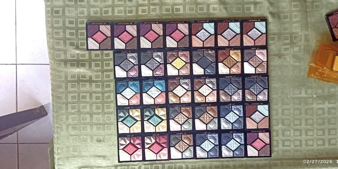 5 COULEURS Eyeshadow palette refill (Category: Makeup) located in Marikina City. Submitted by bongdiego (Listing ID 1091880239, Image 1). Description: High-pigment - long-wear creamy powder, an array of intense shades that are easy to use and combine. The eyes are enhanced with luminous makeup in gorgeous colors. 806 capital of light- 5 pcs. 506 parisian sky- 4 pcs. 277 Defy- 3pcs. 457 Fascinate -3 pcs. 857 Ruby-2 pcs 347 Emerald- 2 pcs 077 magne