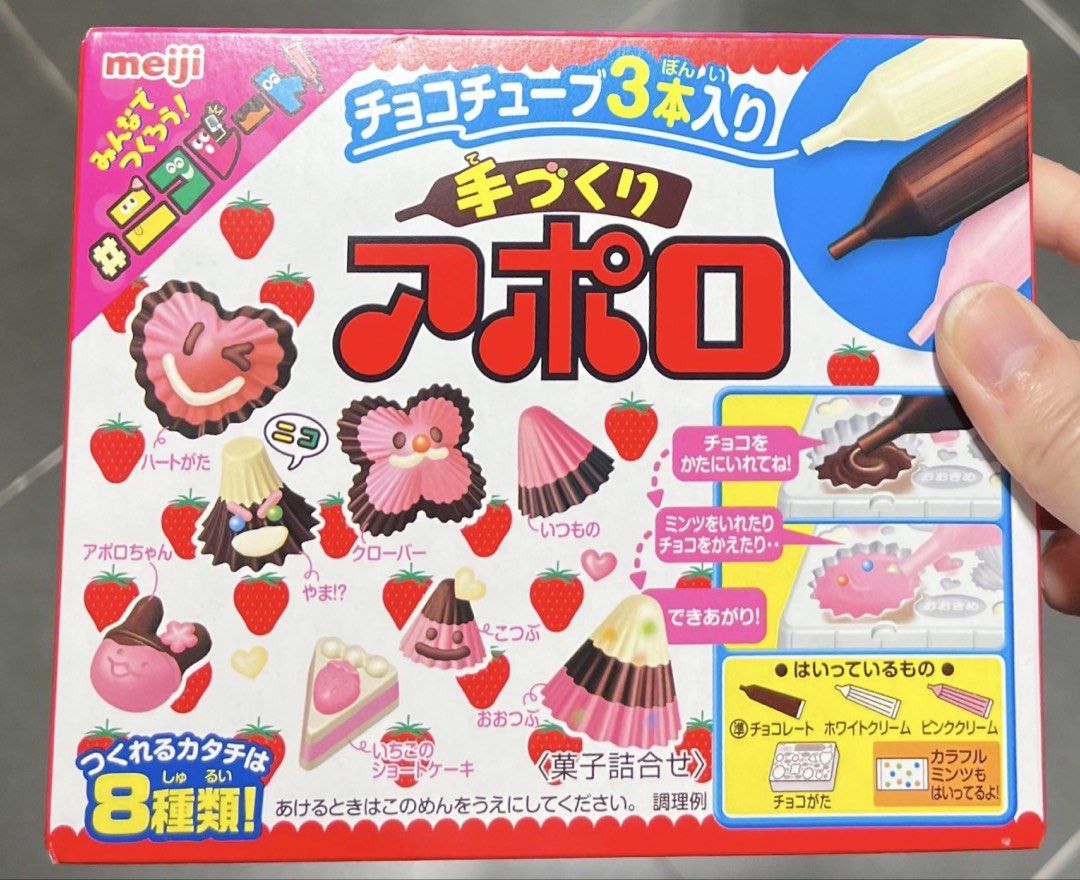 現貨🍫正版 日本🇯🇵MEJI 自製士多啤梨草莓朱古力 兔仔公仔創意朱古力工具套裝 手作情人節朱古力材料包 白色情人節朱古力 情人節禮物 SANRIO HOMEMADE HANDMADE VALENTINE GIFT Make Your Own Chocolate Kit （分類：包裝食物&即食食物）位於 Hong Kong。 由 swroom 提交（商品編號 1423711468，圖片 1）。簡介： 🚚 🎁 只限郵寄運送 🎁 ▫️▫️商品詳情▫️▫️ 💖 $50 盒，$90 兩盒，全新未開封 ❣️ 節日銷情迅速請早訂購售完即止❣️ 🛍更多最新禮品玩具 follow us ： carousell.com/swroom ▫️▫️購買付款詳情 ▫️▫️ 📥 請 INBOX PM下單購買須提供以下資料 ： 1. 選擇付款方式 : PAYME / FPS / ALIPAYHK 2. 郵寄方式： 📦 SF順豐到付 - 收貨時付運費 📦 ( 一般情況 2-3 個工作天寄出 ) 3
