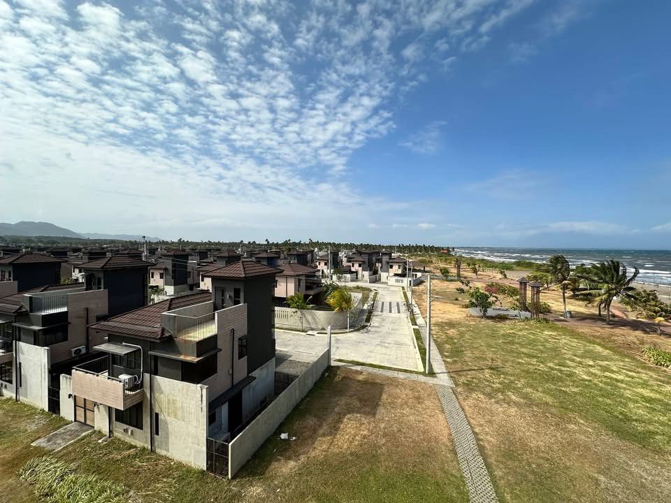 Aboitiz Seafront Residences house and lot for sale (Category: House & Lot) located in Santa Rosa. Submitted by norisdy.labro (Listing ID 1423765290, Image 2). Description: 🌊 Seafront Residences – Where Coastal Living Thrives 🌊 Step into a vibrant Aboitiz Land community where modern homes meet serene seaside views. Whether you’re looking to embrace a new lifestyle or maximize the value of a prime coastal property, Seafront Residences offers the 