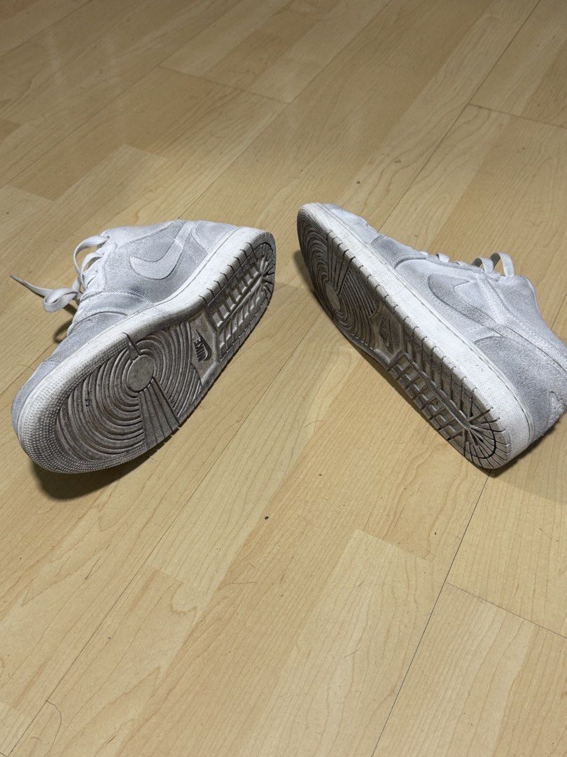 Air Jordan 1 Low White (Category: Sneakers) located in Mandaluyong City. Submitted by mr022 (Listing ID 1423665731, Image 2). Description: - Air Jordan 1 Low - Color: White - Features Nike swoosh - White laces and sole - Signs of wear on sole - Perforated toe box - Air Jordan logo visible -Top is all suede. Dirts are visible but still can be removed and cleaned For meet-up only RFS: need funds for medical bills.