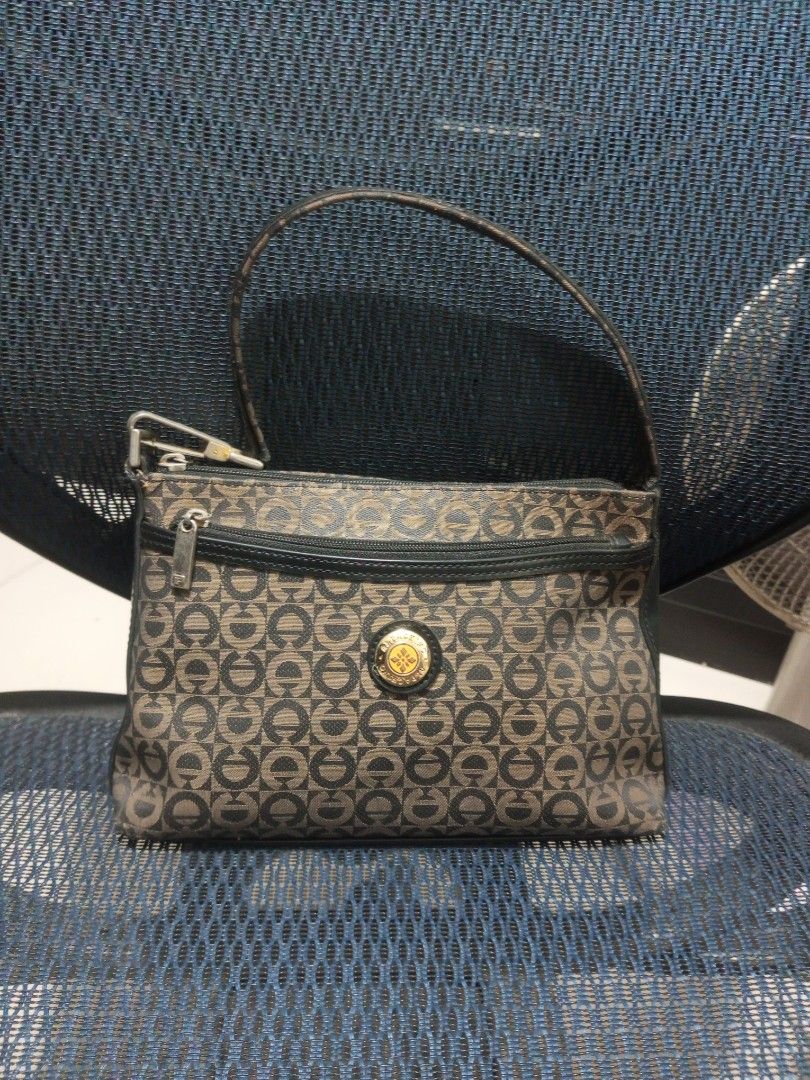 Alpachino Kili Bag (Category: Tote Bags) located in Davao. Submitted by zoiesells_63 (Listing ID 1423663177, Image 1). Description: - Superga handbag - Brown and black pattern - Top handle - Zippered main compartment - Interior pocket - Gold-colored emblem - Black bottom - Authentic Superga bag.