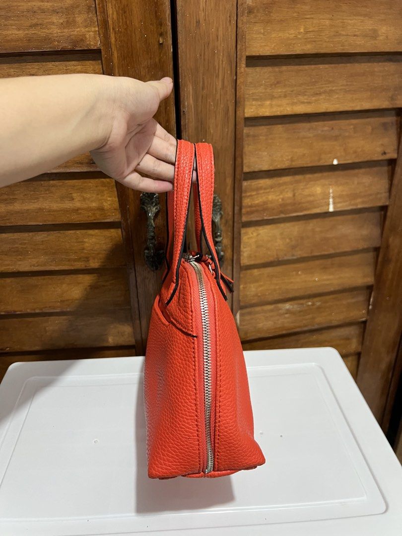 Andiata Orange Handbag (Category: Luxury Bags & Wallets) located in Manila. Submitted by zoeykim16 (Listing ID 1423680470, Image 3). Description: - Andiata orange handbag - Top zipper closure - Two handles - Multiple interior compartments - Textured orange exterior - Minor wear visible.