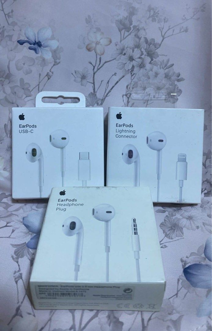 Apple EarPods (USB-C, Lightning, 3.5mm) (Category: Earphones) located in Manila. Submitted by mimasour (Listing ID 1423781693, Image 1). Description: - Genuin EarPods - Available with USB-C, Lightning, and 3.5mm connectors - All units are brand new and in original packaging - Designed for comfort and quality sound - Perfect for listening to music and taking calls.
