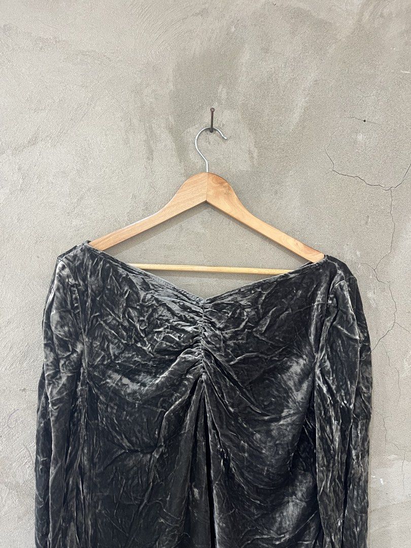 ARKET velvet dress (Category: Luxury Apparel) located in Cagayan de Oro. Submitted by vintagevvvictim (Listing ID 1423767897, Image 3). Description: size S/M excellent condition.