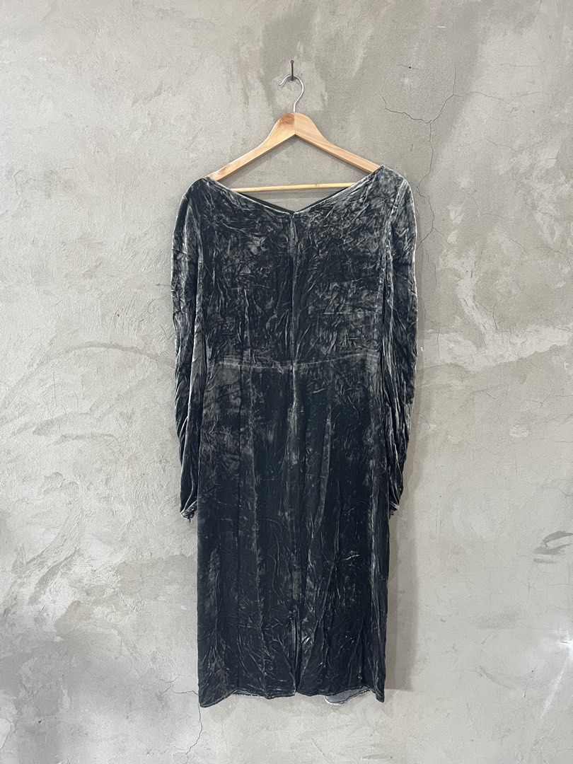 ARKET velvet dress (Category: Luxury Apparel) located in Cagayan de Oro. Submitted by vintagevvvictim (Listing ID 1423767897, Image 2). Description: size S/M excellent condition.