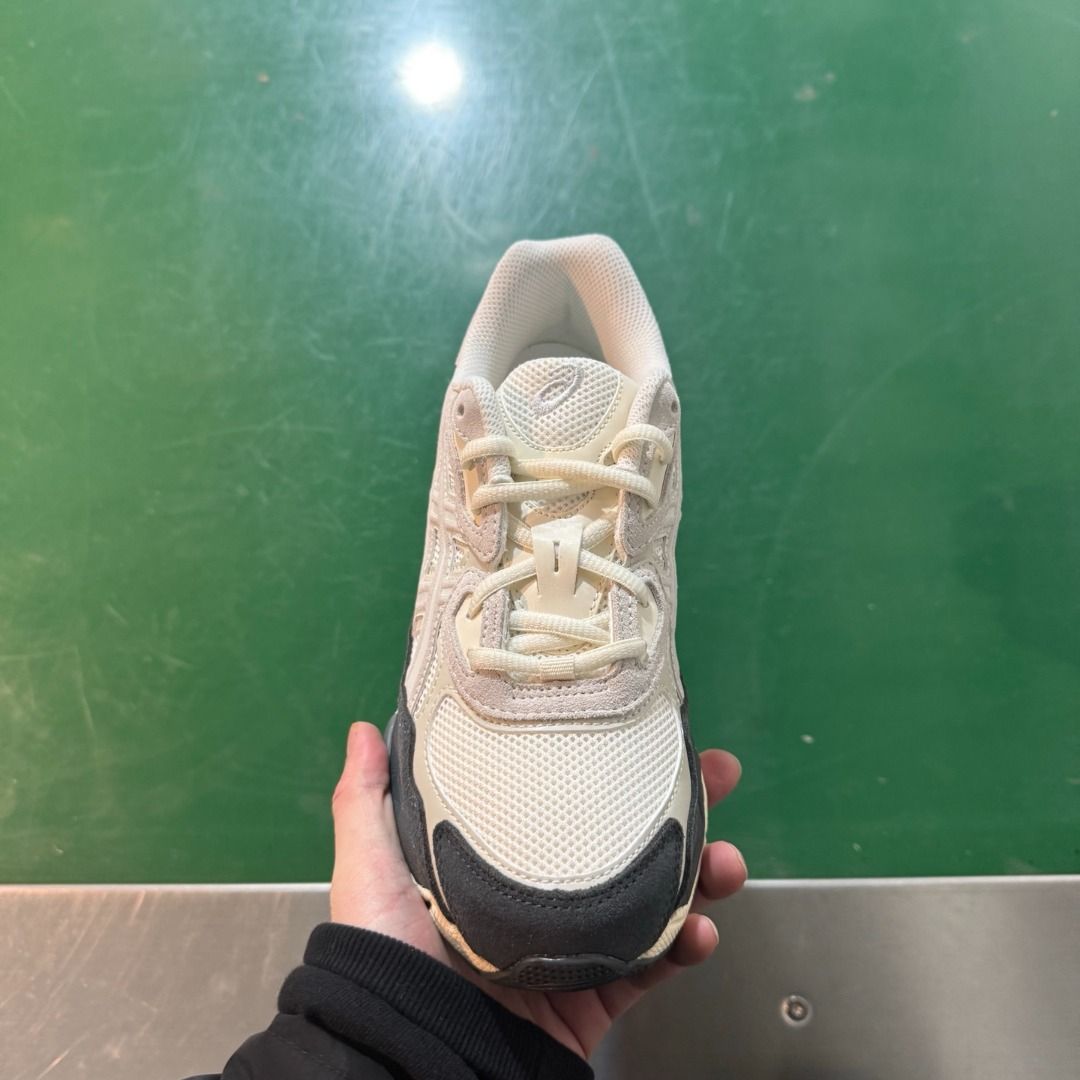 ASICS GEL-NYC Oatmeal/Black Retro Running Sneakers | Unisex Cushioned Shoes (Category: Sneakers) located in Singapore. Submitted by kenji.motors (Listing ID 1423734173, Image 3). Description: 👟 Premium Footwear – Fresh Drops! 👟 🤍 Free Doorstep Delivery | We cover the shipping for you! 🍀 Brand New | All sizes (35-45) currently in stock. 💞 Bundle Deal | Grab a second pair and enjoy a special discount! ✨ Authenticity | 100% original factory out