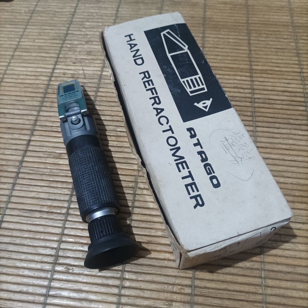Atago Hand Refractometer Sodium Chloride 0-28% (Category: Medical Supplies & Tools) located in Dasmarinas. Submitted by k3japanstoreph (Listing ID 1423753104, Image 1). Description: - Atago hand refractometer - Measures sodium chloride (salt) concentration - Range: 0-28% - Made in Japan - Includes original box (box shows wear).