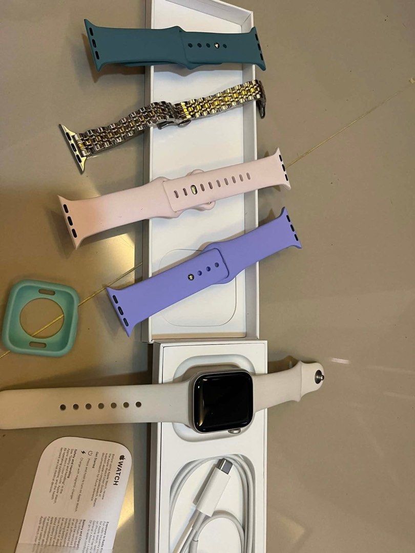 Authentic Watch SE (2nd Gen) (Category: Luxury Watches) located in Quezon City. Submitted by jhaediah (Listing ID 1365692636, Image 2). Description: 🍏 Watch SE (2nd Gen) — barely used, bought 7 months ago and still in like-new condition. 💓2/27 • No dents or scratches • Complete with box, charger, and straps .