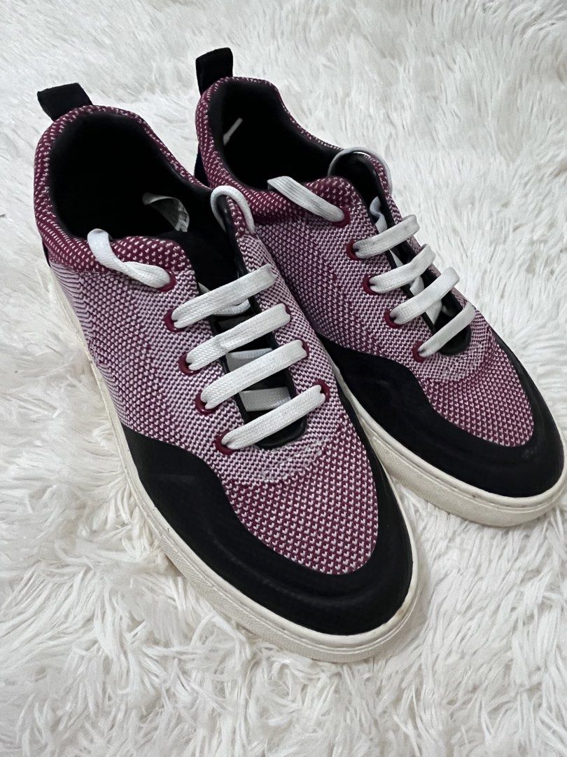 Bally Sneakers size 40-41 (Category: Sneakers) located in San Jose. Submitted by mlvd31 (Listing ID 1423736855, Image 2). Description: Bally Sneakers Authentic Made in Switzerland Fits size 40-41 Lightly used.