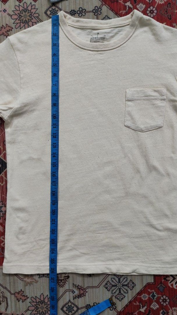 Muji Basic tee (Category: Tshirts & Polo Shirts) located in Tanjong Malim. Submitted by eddzhd (Listing ID 1423771855, Image 2). Description: - Muji -Broken white - Crew neck design - Features a chest pocket - Made from soft, breathable fabric - Measurements available in images - Ideal for casual outfits.