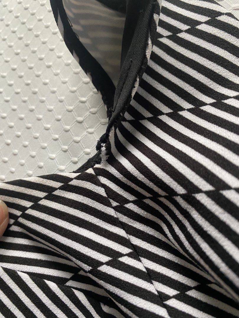 Bershka Striped Crop Top - Size S (Category: Others Tops) located in Santa Rita. Submitted by jayiwishes (Listing ID 1423660702, Image 3). Description: Free for buyers Bershka crop top - Black and white striped design - Off-shoulder style - Size S - Zipper closure - Made in Romania - Minor tear on shoulder.