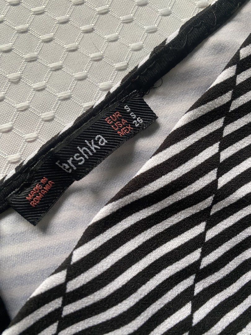 Bershka Striped Crop Top - Size S (Category: Others Tops) located in Santa Rita. Submitted by jayiwishes (Listing ID 1423660702, Image 2). Description: Free for buyers Bershka crop top - Black and white striped design - Off-shoulder style - Size S - Zipper closure - Made in Romania - Minor tear on shoulder.