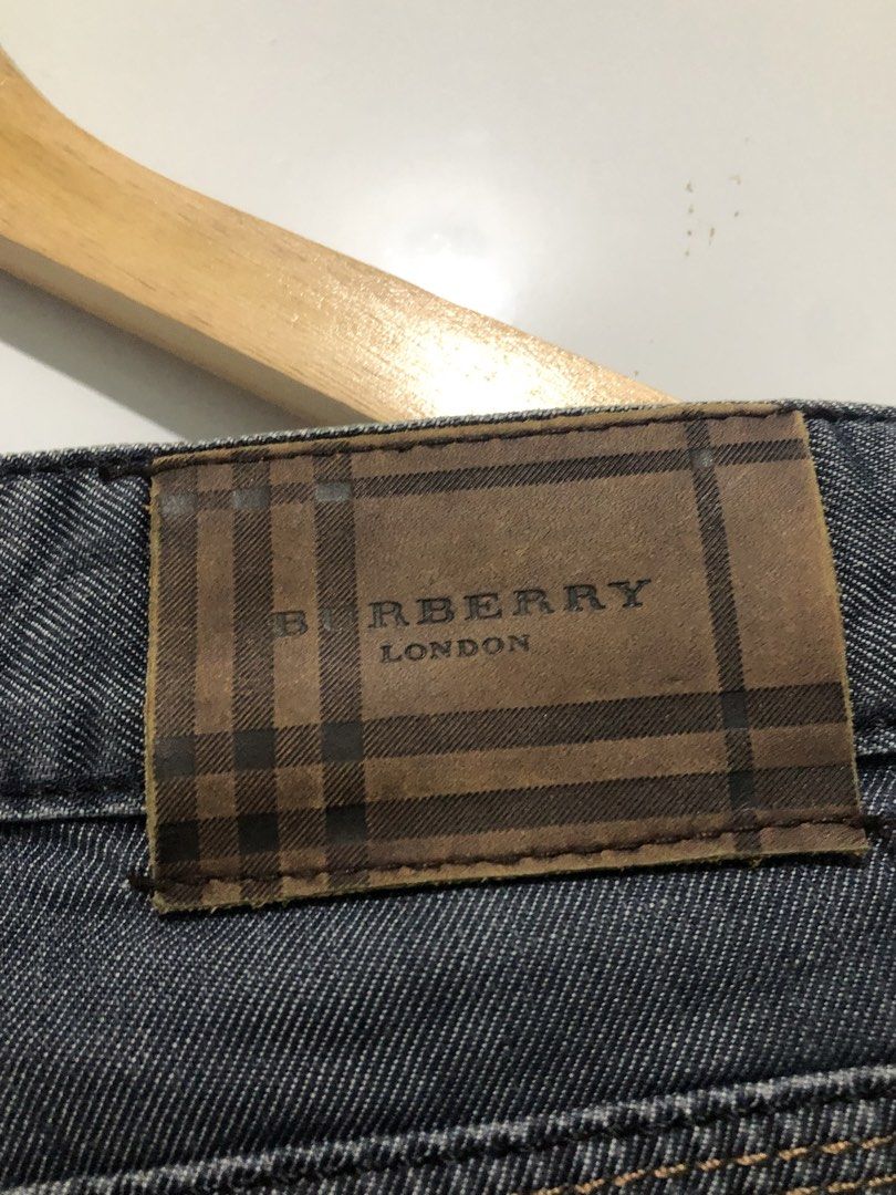 Burberry London Jeans W33 (Category: Jeans) located in Lipa City. Submitted by deligrind (Listing ID 1423728085, Image 3). Description: - Burberry London jeans - Dark wash - Straight leg fit - Size: W33 - Button and zipper closure with Burberry logo - Made in Great Britain - Material: 100% cotton.