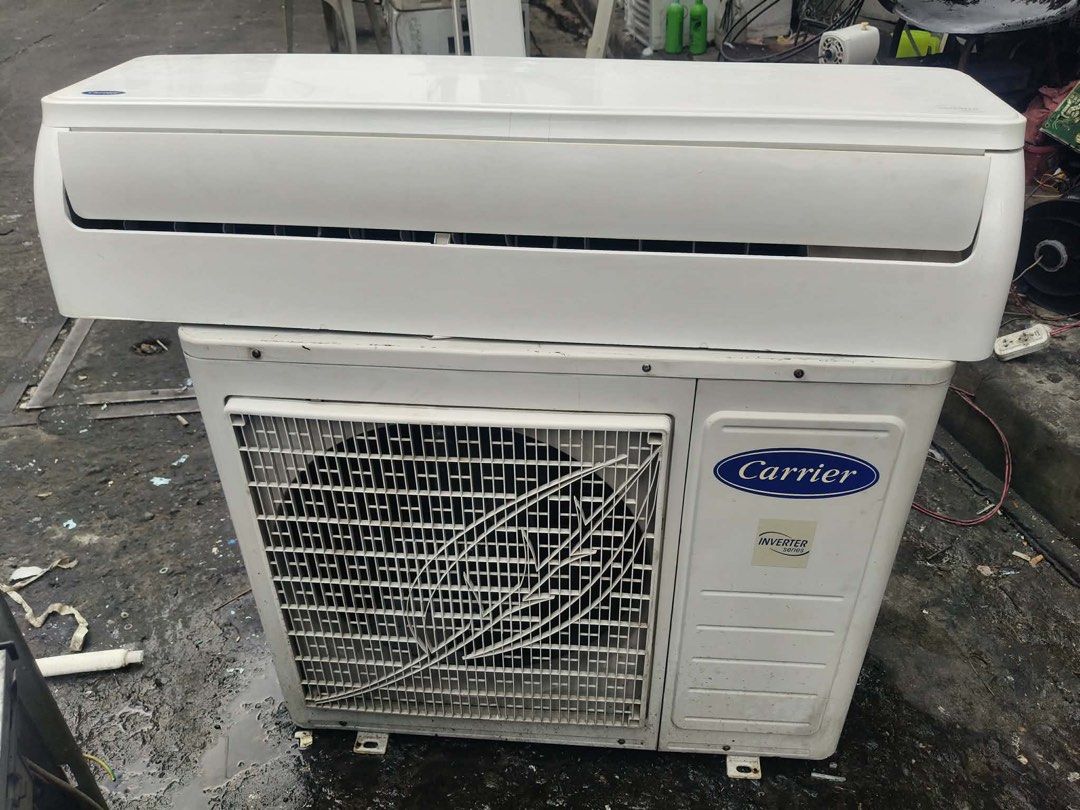 Carrier Aura 2.5HP Inverter Split type Aircon (Category: Air Conditioning and Heating) located in Manila. Submitted by marquezpa52205 (Listing ID 1423685559, Image 1). Description: - Carrier inverter split-type air conditioner - Includes outdoor unit - White indoor unit - Features inverter technology for energy savings.