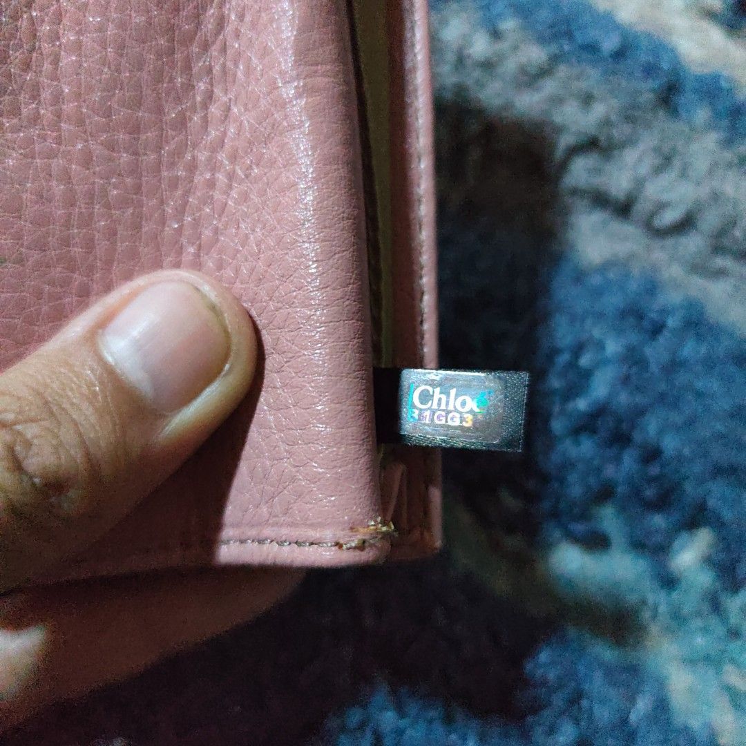 Chloe Key card Holder (Category: Luxury Bags & Wallets) located in Caloocan City. Submitted by fast_transact (Listing ID 1423689791, Image 3). Description: - Authentic Chloe key holder - Pink leather - Bow detail on front - Snap closure - Interior with card slots and small compartment - Chloe logo inside.