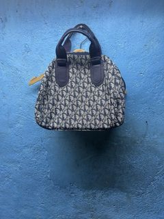 (Category: ) located in . Submitted by thriftxgoods (Listing ID 1423710860, Image 1). Description: .
