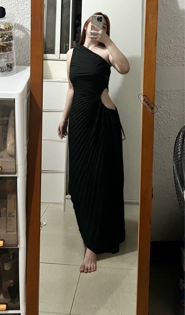 Elegant Black Pleated Dress (Category: Dresses) located in Manila. Submitted by declutterwithC (Listing ID 1423763352, Image 3). Description: - Black one-shoulder dress - Pleated skirt - Unique side cutout detail - Floor-length - Flowing fabric - Versatile for various events.