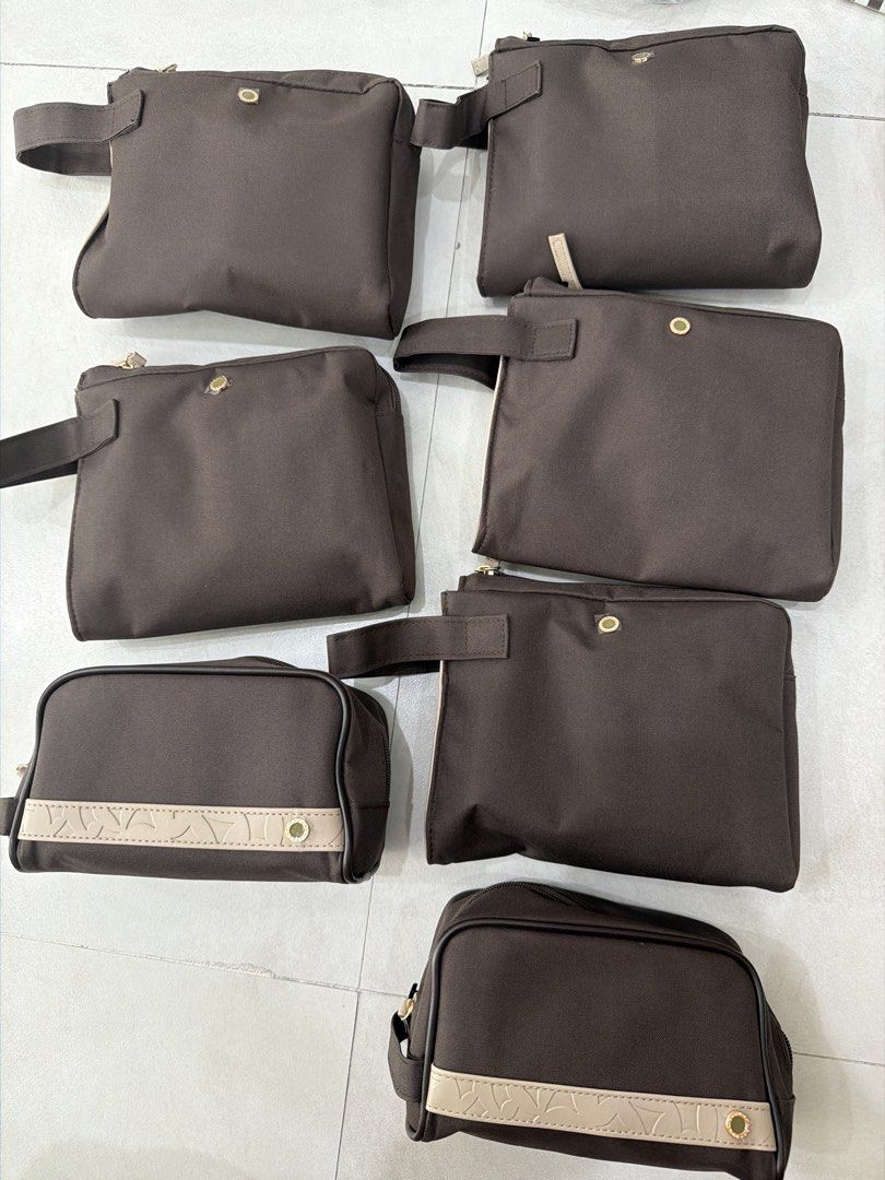 Emirates mens amenity kit NEW (Category: Luxury Bags & Wallets) located in Pasig City. Submitted by batgirl888 (Listing ID 1423641010, Image 1). Description: .