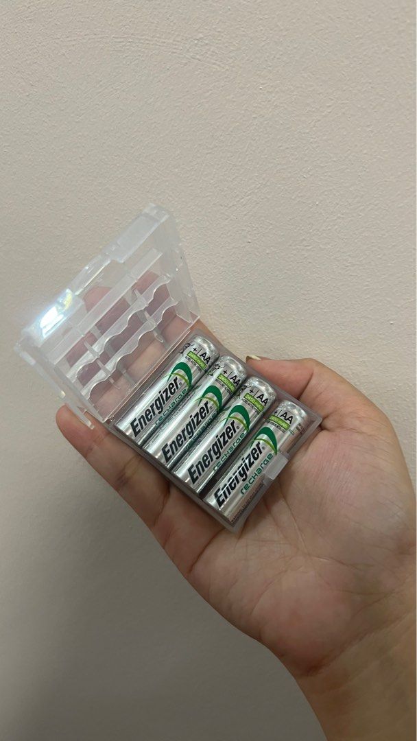 Energizer Rechargeable AA Batteries (Category: Batteries & Chargers) located in Tanauan. Submitted by declutterwithshai (Listing ID 1423656076, Image 1). Description: Energizer Rechargeable AA Batteries • Perfect for digicams • Includes FREE battery case • Bought from orange app for ₱360 • Selling for ₱320 all-in 😊 RFS: Duplicate item & changed to a different battery type for my digicam 📍 Tanauan, Batangas 💬 Message me if interested! .