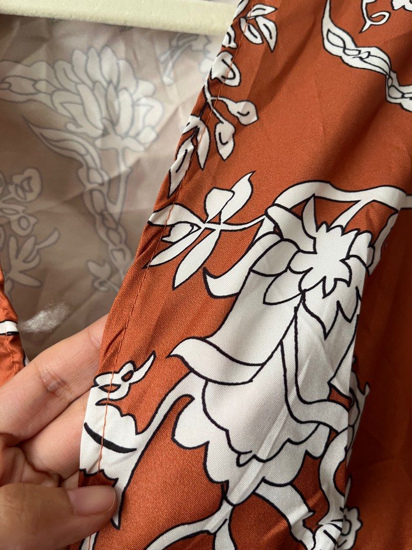 Floral Print Midi Dress (Category: Dresses) located in Pasig City. Submitted by kimcbrl (Listing ID 1423694782, Image 2). Description: Fits M-L .
