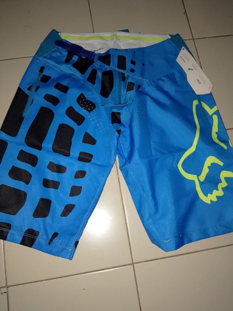 Fox Racing MTB Shorts (Category: Shorts) located in Quezon City. Submitted by jonathan_ilog18 (Listing ID 1423646092, Image 3). Description: - Fox Racing MTB shorts - Available in red (size 36) and blue (size 34) - Features Fox logo - Black patterned accents - Made in Vietnam.