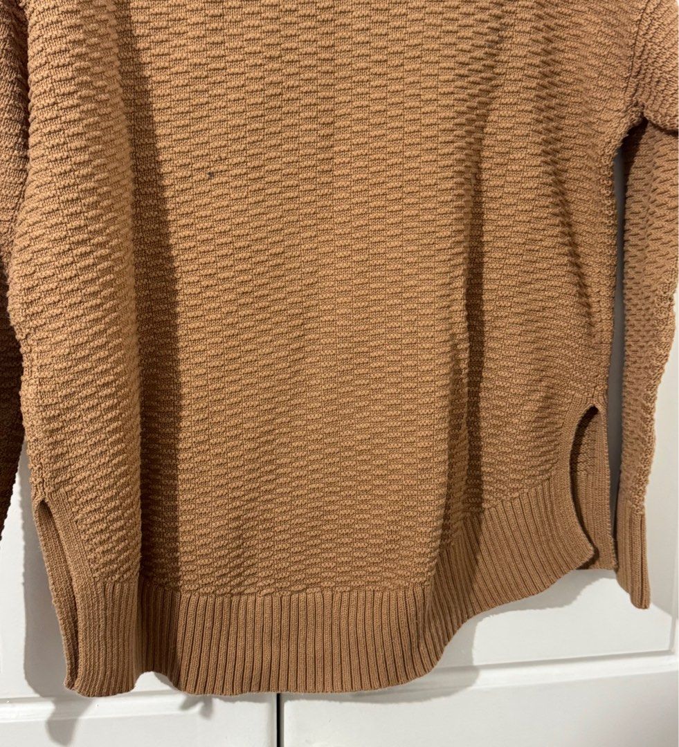 Gap Knitted Camel Sweater (Category: Longsleeves) located in Pasig City. Submitted by ky_declutter (Listing ID 1423656773, Image 3). Description: - 280 last price.