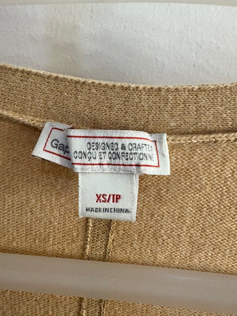 Gap sweater (Category: Longsleeves) located in Paranaque City. Submitted by declutteringp (Listing ID 1423739787, Image 2). Description: .