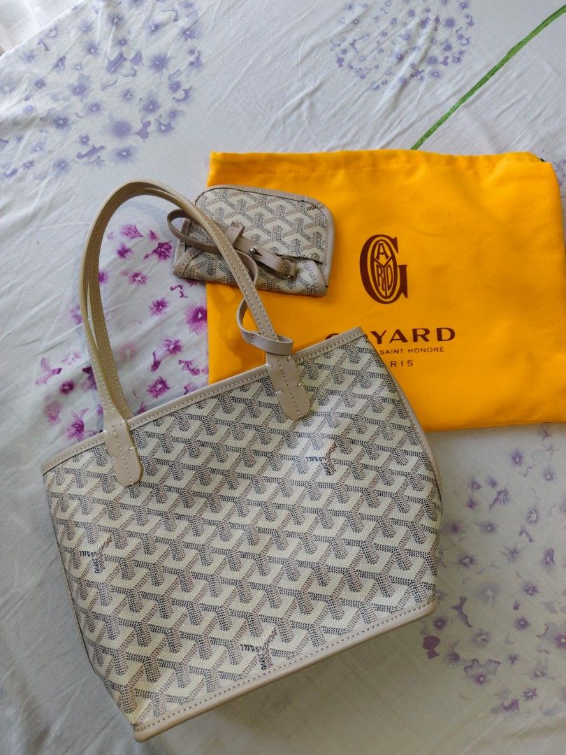 Goyard St. Louis Tote Bag (Category: Luxury Bags & Wallets) located in Pasig City. Submitted by janelchoo (Listing ID 1423691439, Image 2). Description: - Class A Goyard St. Louis tote bag - Signature Goyardine canvas with leather trim and handles - Includes matching pouch and dust bag - Spacious interior with Goyard logo - Classic design, ideal for everyday use.