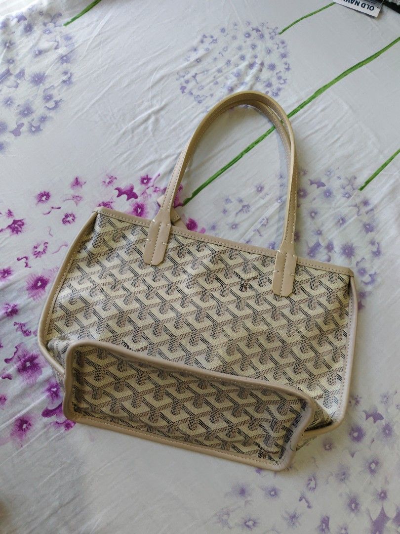 Goyard St. Louis Tote Bag (Category: Luxury Bags & Wallets) located in Pasig City. Submitted by janelchoo (Listing ID 1423691439, Image 1). Description: - Class A Goyard St. Louis tote bag - Signature Goyardine canvas with leather trim and handles - Includes matching pouch and dust bag - Spacious interior with Goyard logo - Classic design, ideal for everyday use.