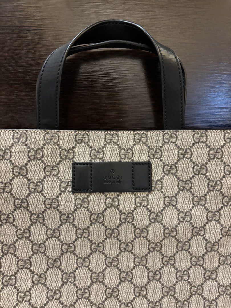 Gucci GG Supreme Tote Bag (Category: Luxury Bags & Wallets) located in Quezon City. Submitted by MilotheMaltese (Listing ID 1423766540, Image 2). Description: .