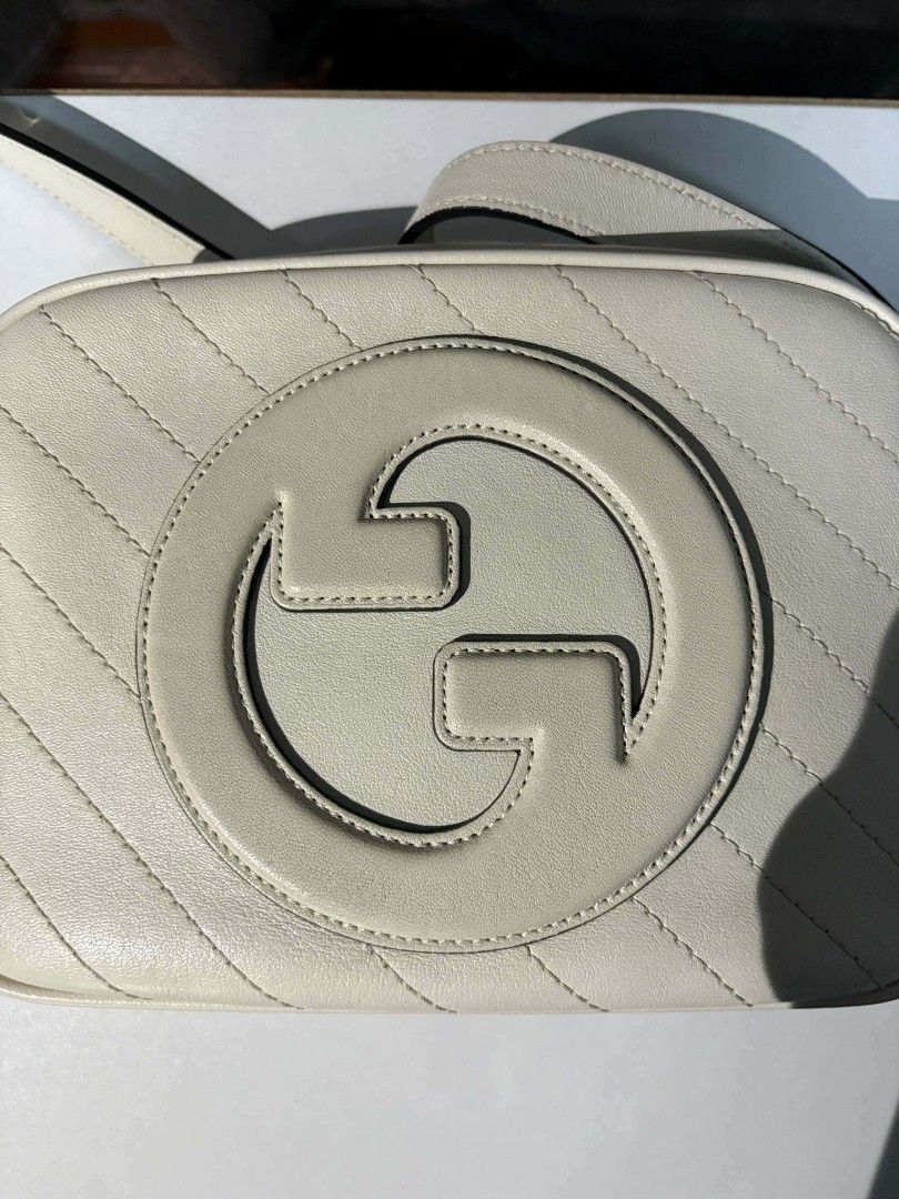Gucci Soho Disco Bag (Category: Luxury Bags & Wallets) located in Manila. Submitted by yuxinghae (Listing ID 1423668200, Image 2). Description: - Authentic Gucci Soho Disco bag - Color: Off-white - Signature interlocking GG logo - Tassel zipper pull - Detachable shoulder strap - Includes authenticity cards and sealed envelope - Quilted design - Zip closure - Gold-toned hardware.